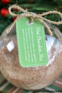 This homemade hot chocolate mix ornaments tutorial includes printable tags and hot cocoa recipe