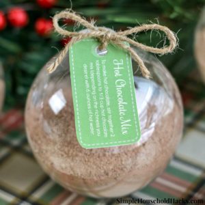 This homemade hot chocolate mix ornaments tutorial includes printable tags and hot cocoa recipe